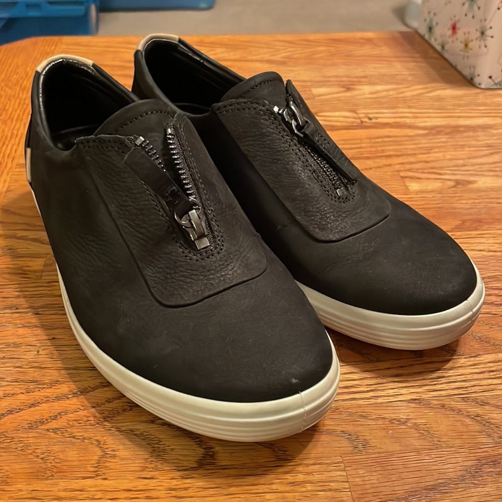 Women's ECCO black slip on with zipper sneakers. Size 8 - Picture 2 of 10